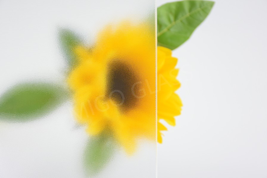 Low Iron Patterned Solar Glass Low Iron Patterned Solar Glass