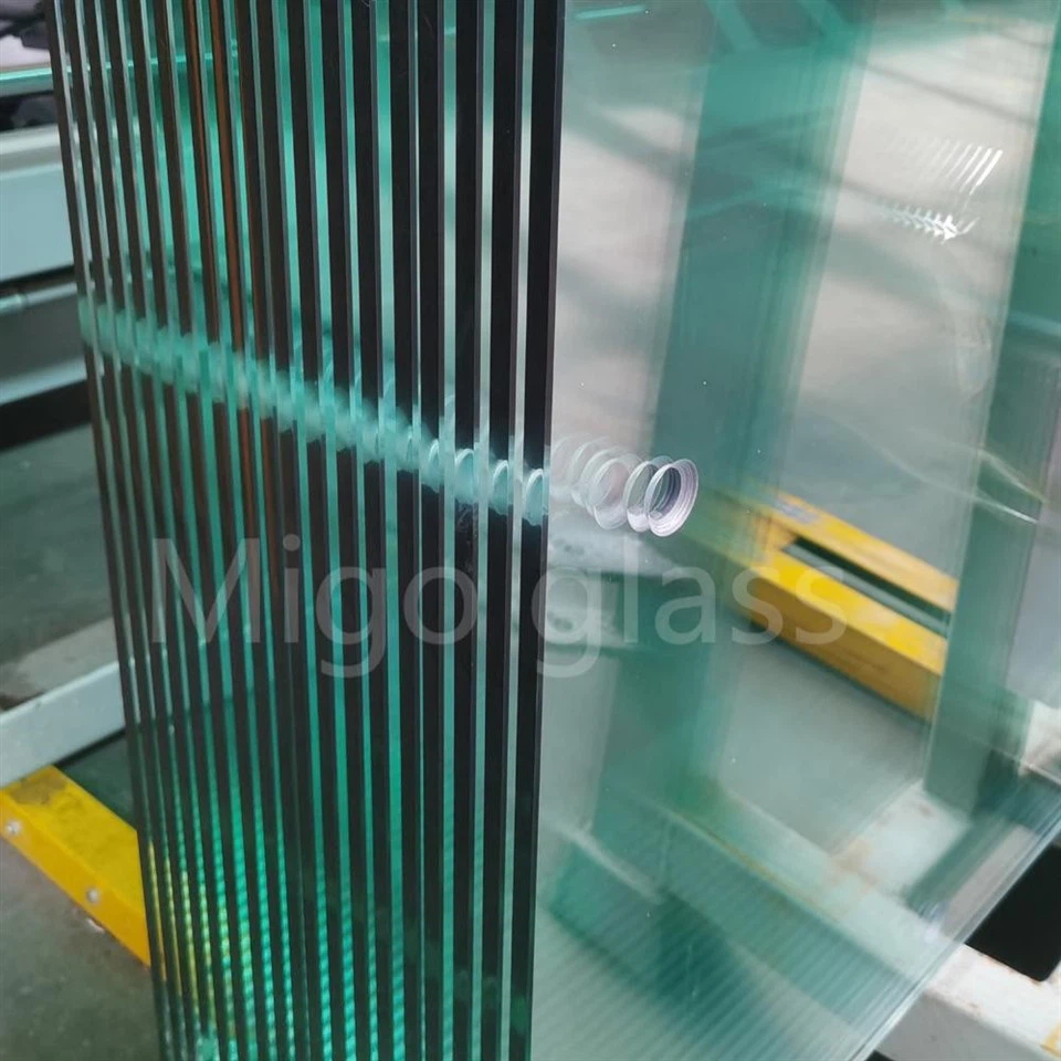 padel court  tempered glass panel